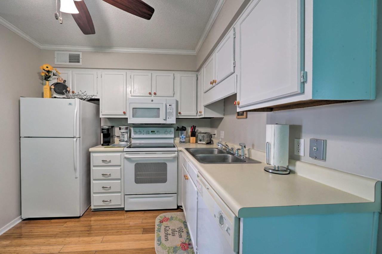Condo With Balcony And Pool Walk To 2 Beach Accesses! Carolina Beach Kültér fotó