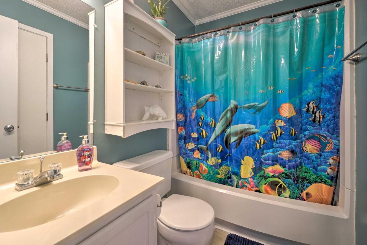 Condo With Balcony And Pool Walk To 2 Beach Accesses! Carolina Beach Kültér fotó