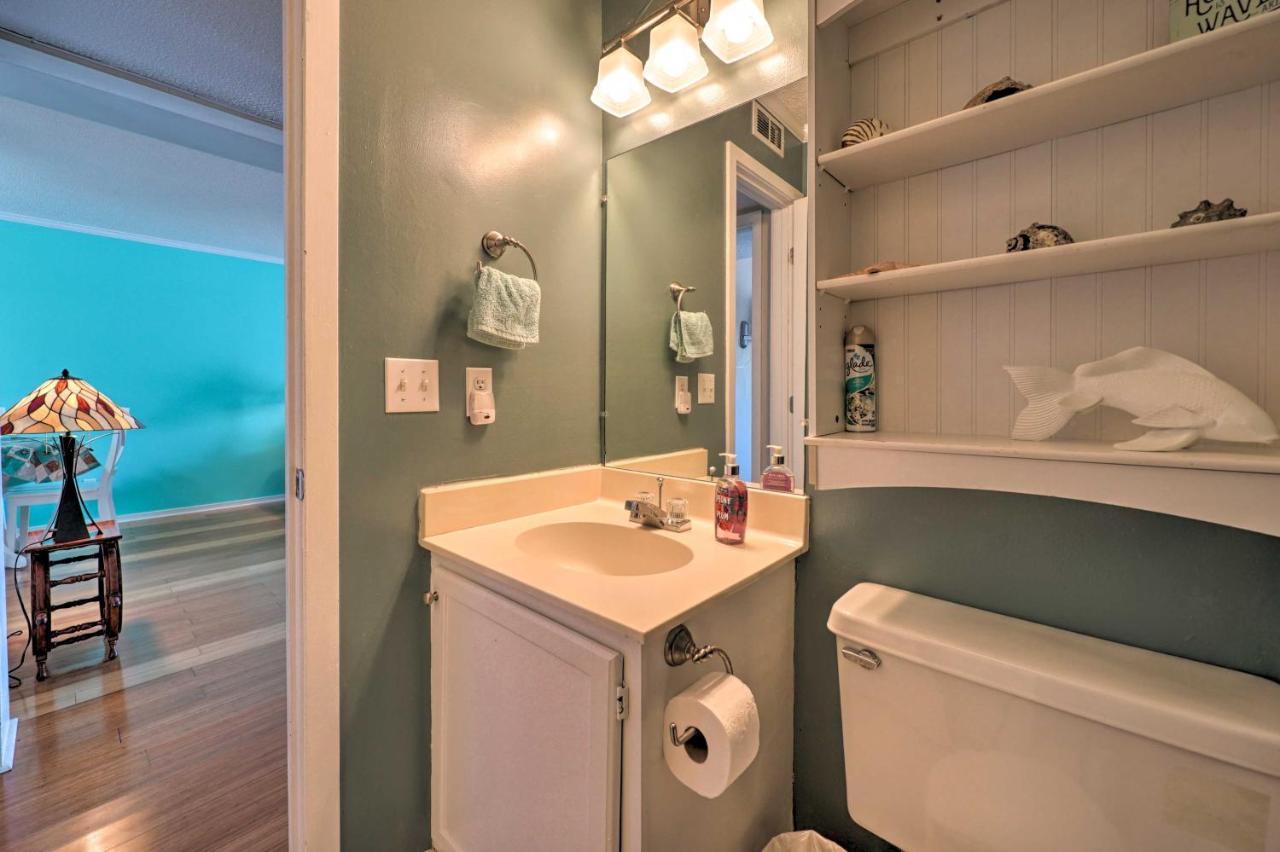 Condo With Balcony And Pool Walk To 2 Beach Accesses! Carolina Beach Kültér fotó