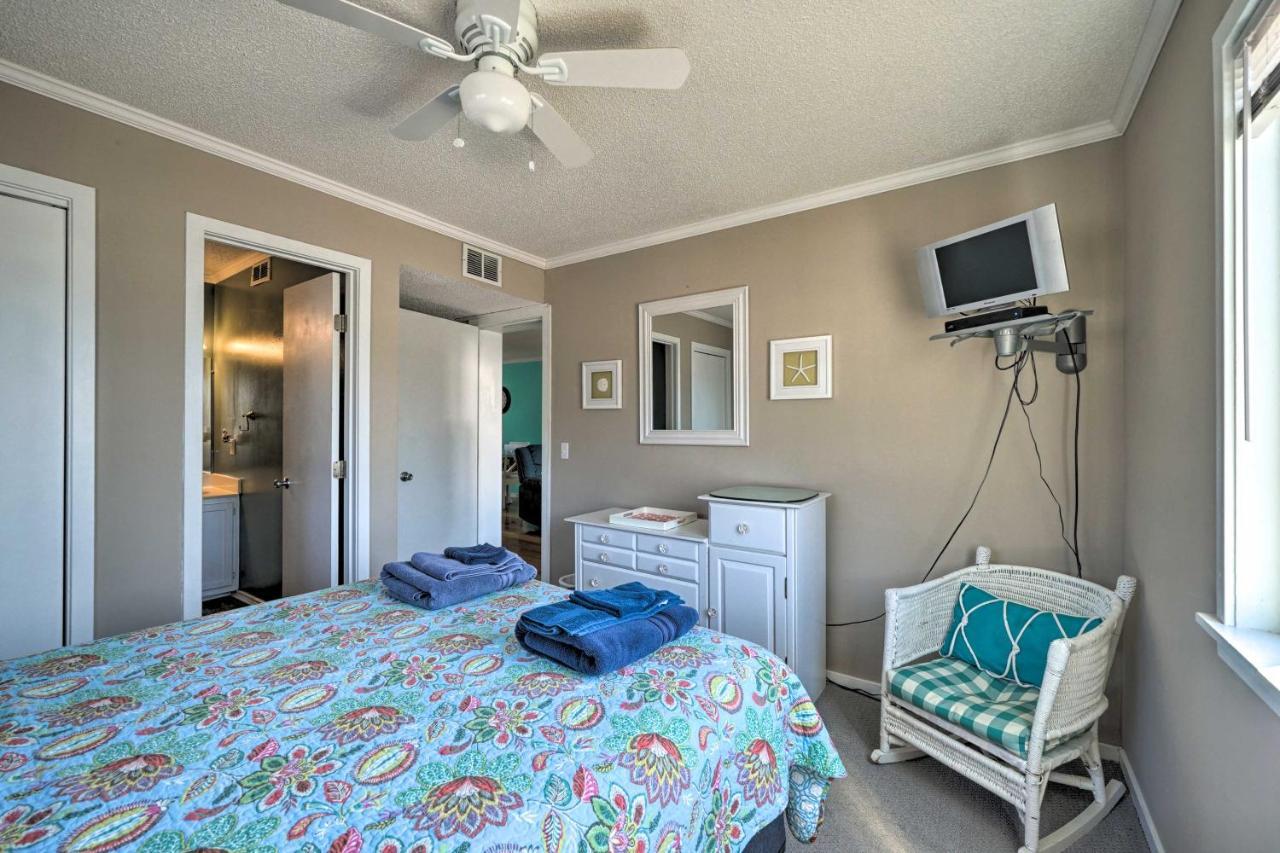 Condo With Balcony And Pool Walk To 2 Beach Accesses! Carolina Beach Kültér fotó